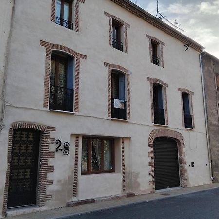 Sundrenched Relais De Poste In Serdinya Bagian luar foto