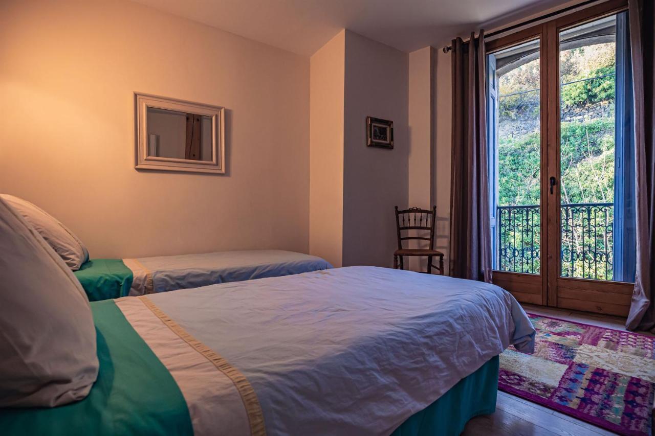 Sundrenched Relais De Poste In Serdinya Bagian luar foto
