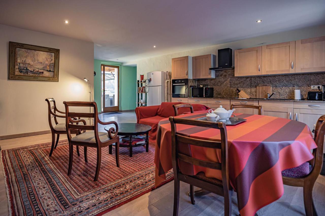 Sundrenched Relais De Poste In Serdinya Bagian luar foto