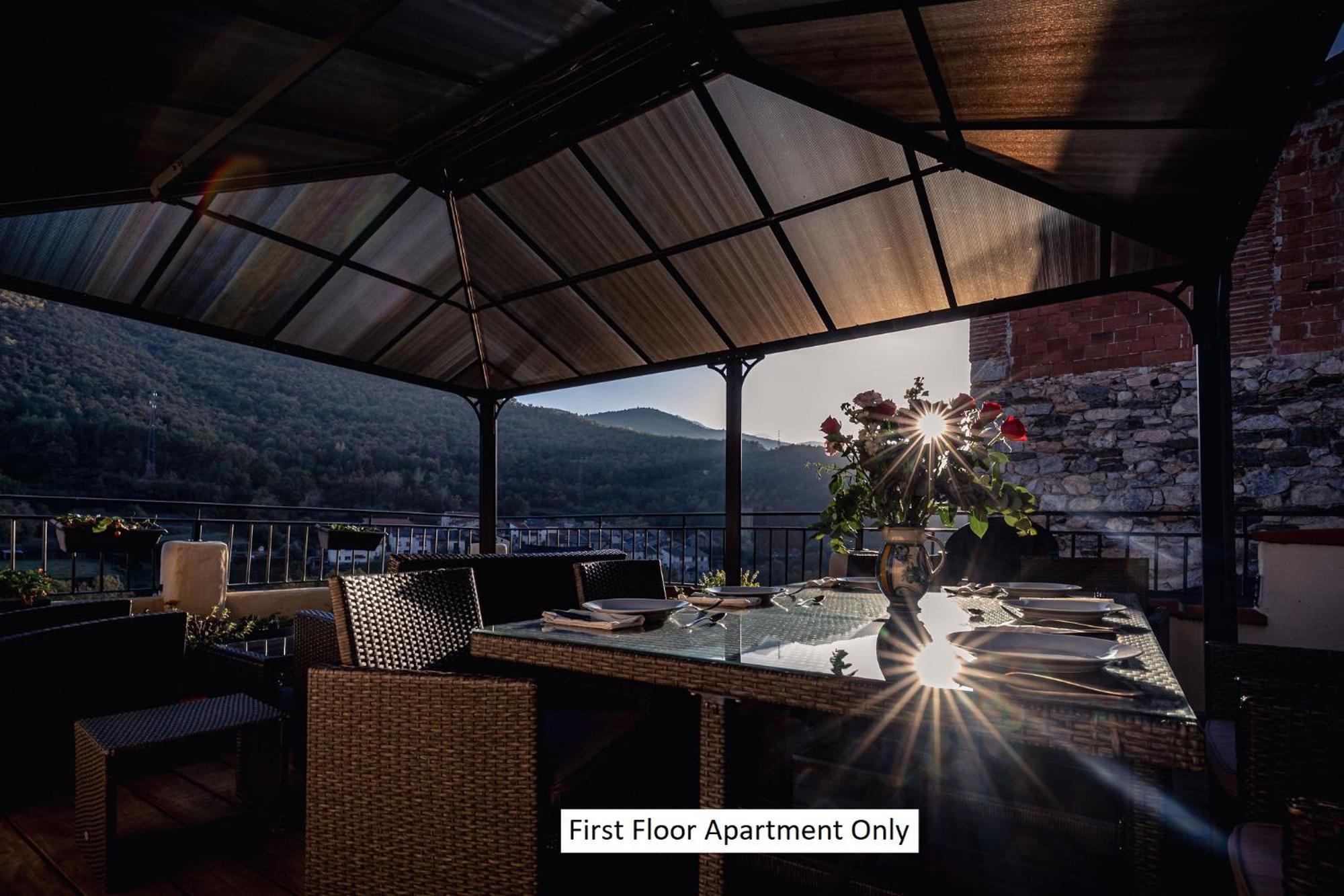 Sundrenched Relais De Poste In Serdinya Bagian luar foto