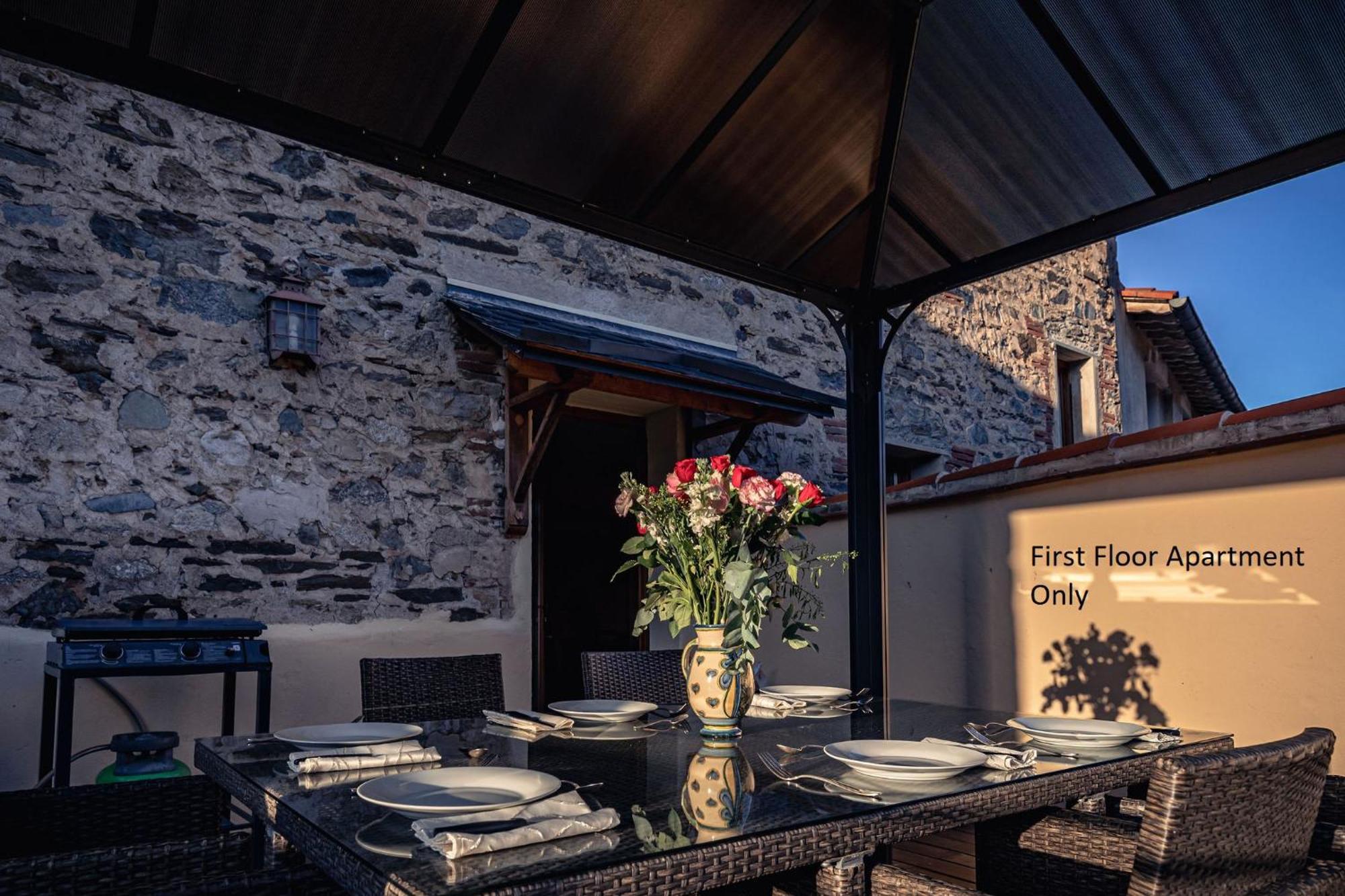 Sundrenched Relais De Poste In Serdinya Bagian luar foto