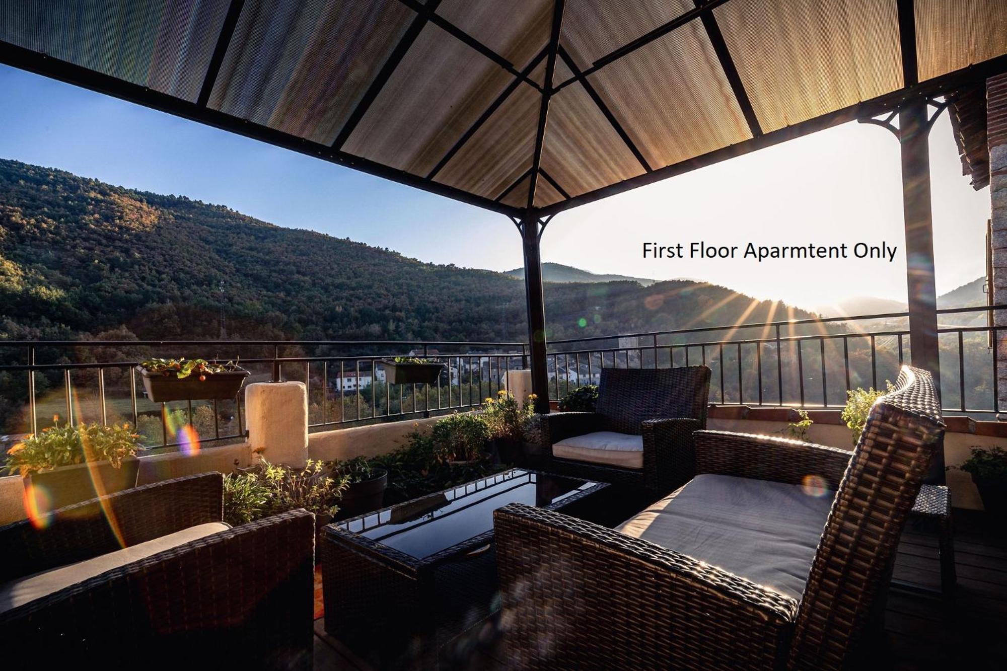 Sundrenched Relais De Poste In Serdinya Bagian luar foto