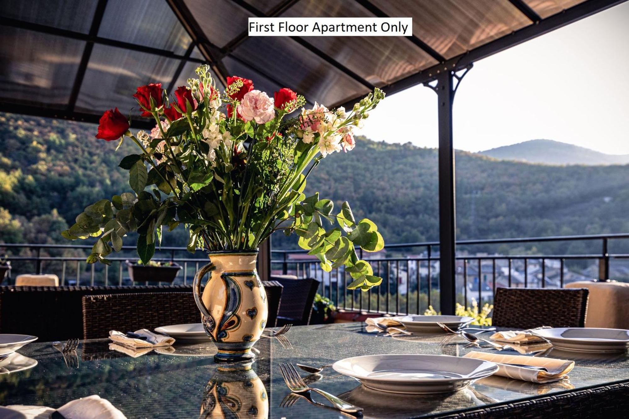 Sundrenched Relais De Poste In Serdinya Bagian luar foto