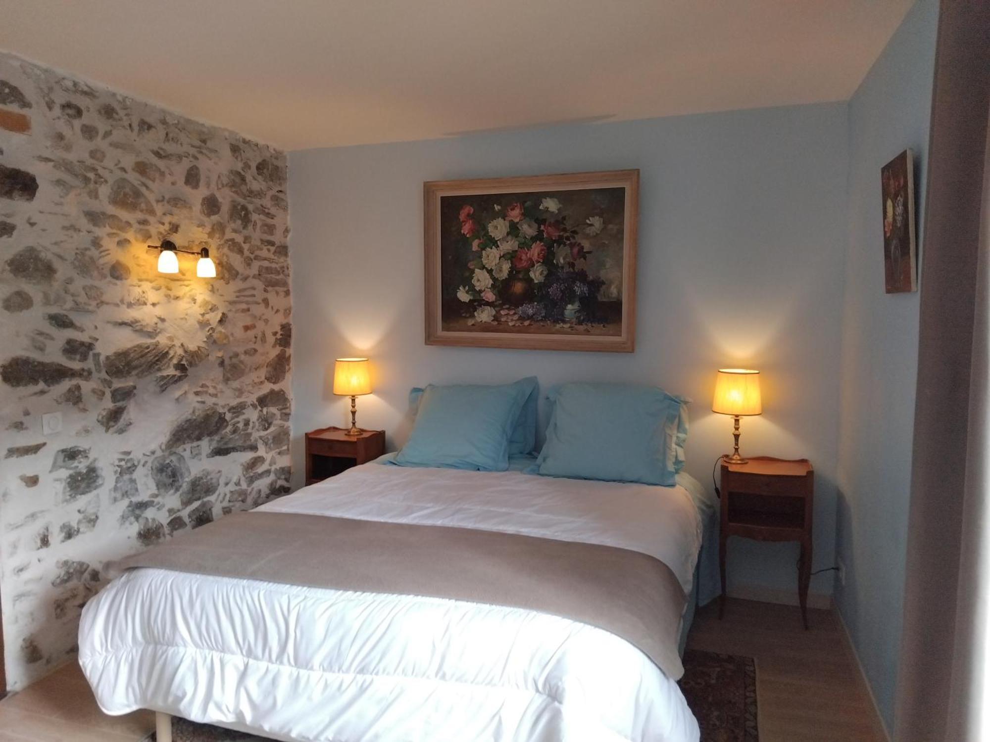 Sundrenched Relais De Poste In Serdinya Bagian luar foto